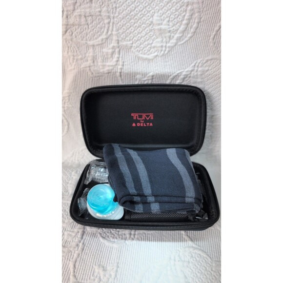 TUMI for Delta Hard Case Shell Toiletry Cosmetic Travel Kit Unused 11 Items - Picture 4 of 12
